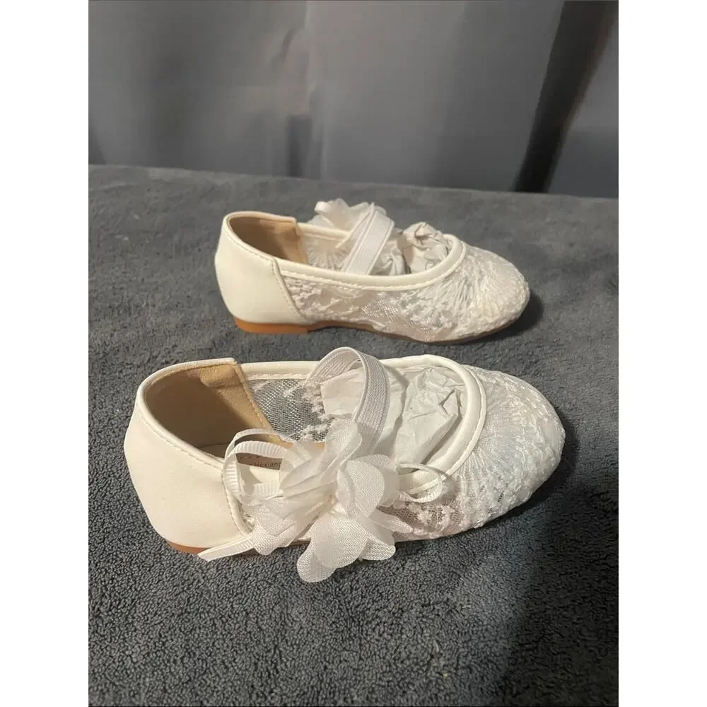 Girls White Lace Mary Jane Dress Shoes with Flower Accent Size 5 NWOT